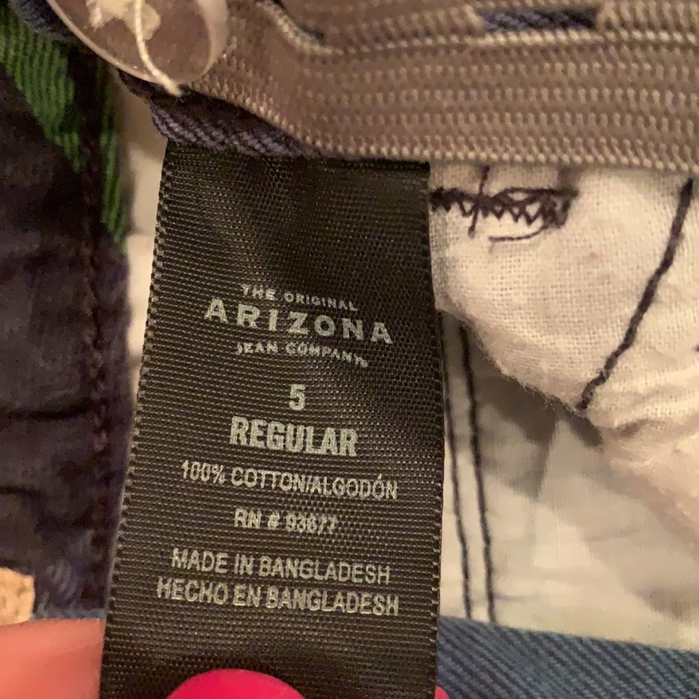 Size 5 shorts. Adjustable waist. - Picture 6 of 6